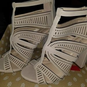 Call it spring Frobhum heel shoes